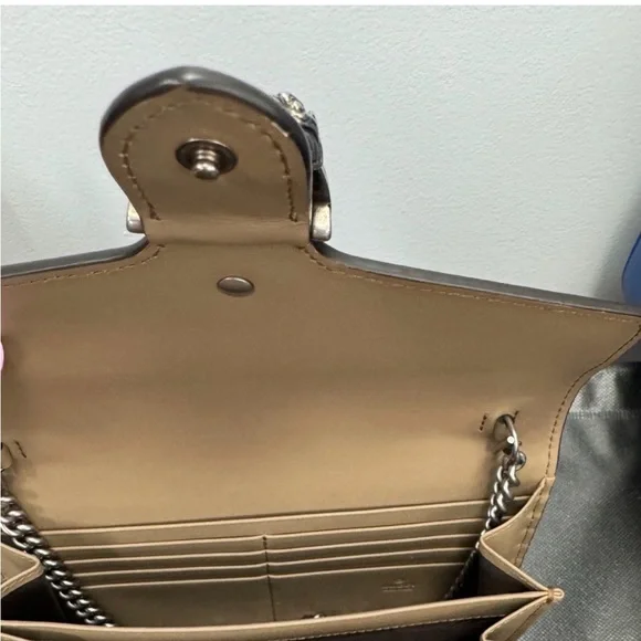 Gucci Beige GG Monogram Wallet on Chain - Picture 6 of 7